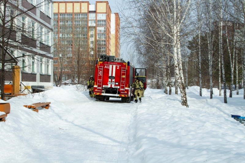 Пожарно-тактическое учение проведено в Северской гимназии (23.03.2021)