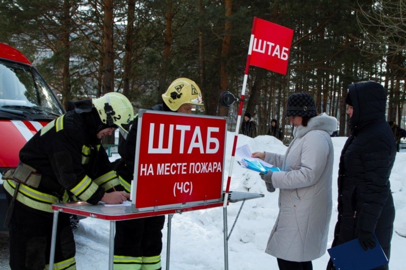 Пожарно-тактическое учение проведено в Северской гимназии (23.03.2021)