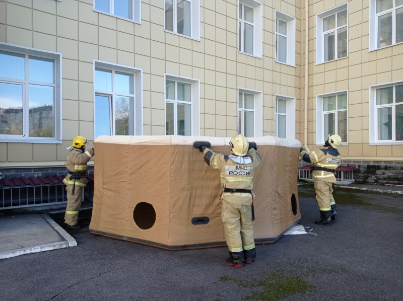 Северские пожарные провели показные пожарно-тактические учения в МБОУ «СОШ № 78» (29.09.2021)