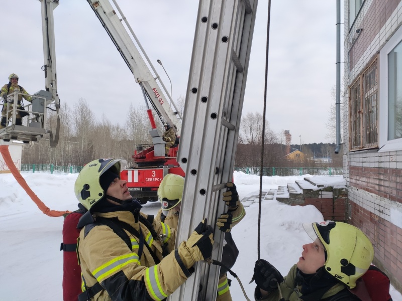 Показные пожарно-тактические учения прошли в СОШ № 90 (18.02.2022 )