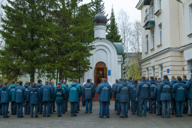 В Северске прошли праздничные мероприятия, посвященные 74-й годовщине со дня образования Специальной пожарной охраны России (9 октября 2021)