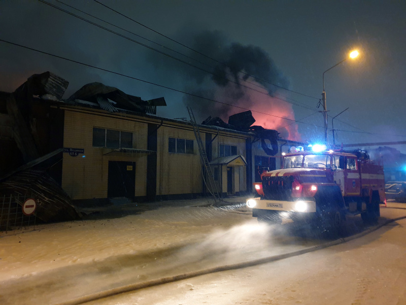 Пожар в производственном здании на ул. Водяной в Томске (27 января 2021 года)