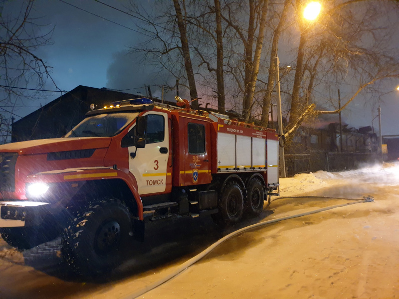 Пожар в производственном здании на ул. Водяной в Томске (27 января 2021 года)