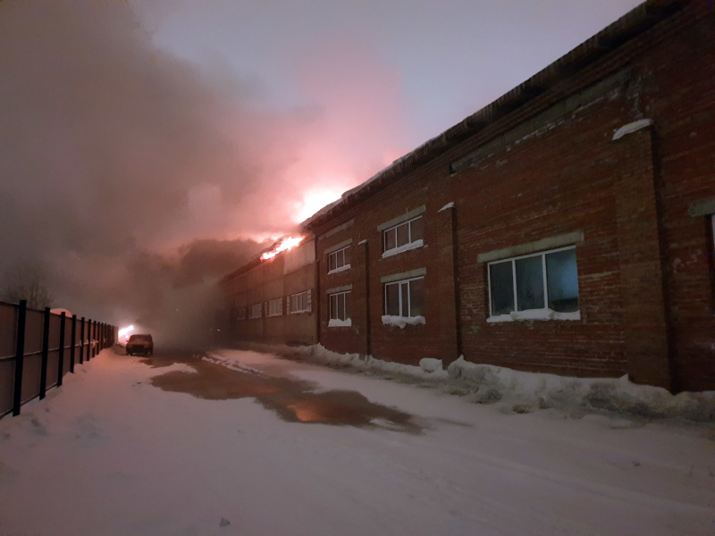 Пожар в производственном здании на ул. Водяной в Томске (27 января 2021 года)