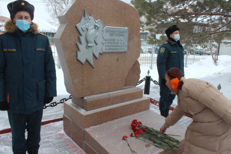 В Томске почтили память пожарных, погибших при исполнении служебного долга (23 февраля 2022 года)