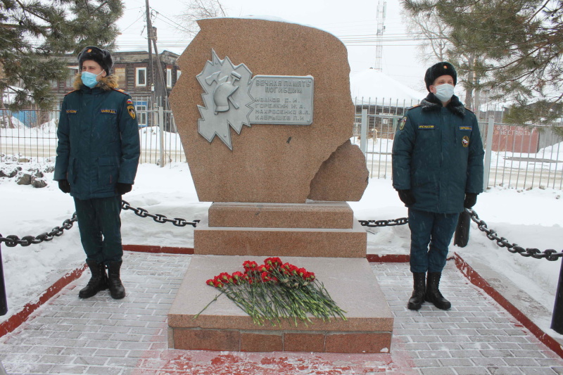 В Томске почтили память пожарных, погибших при исполнении служебного долга (23 февраля 2022 года)