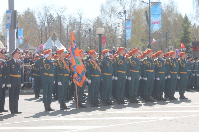 Сотрудники МЧС приняли участие в военном параде в честь 77-й годовщины Победы в Великой Отечественной войне (9 мая 2022 года)