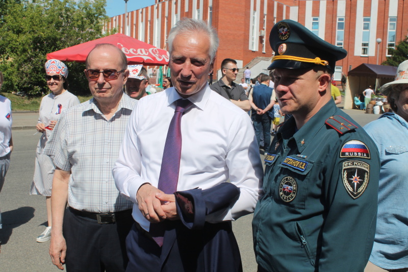 Пожарные поздравили томичей с Днем России  (13.06.2022.)