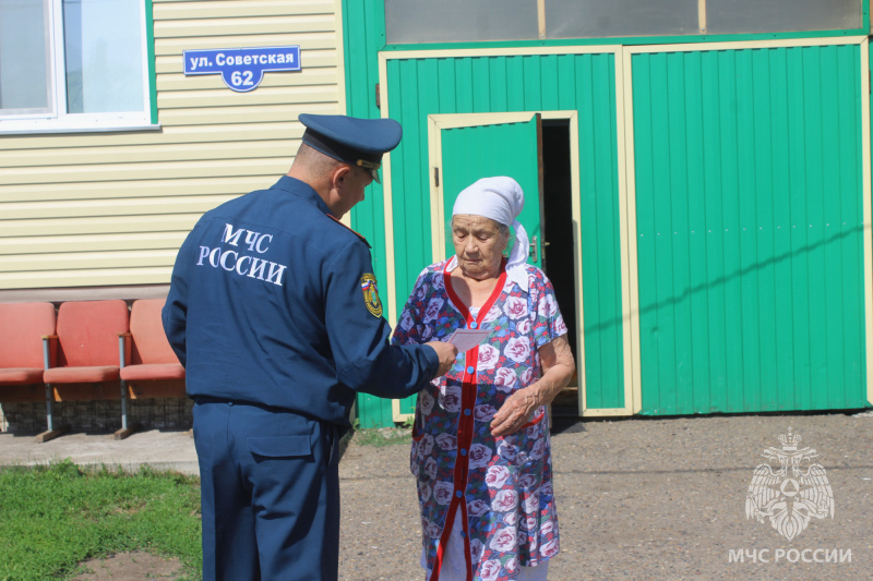 Инспекторы пожарного надзора провели профилактический рейд по частному жилому сектору (12.07.2023)