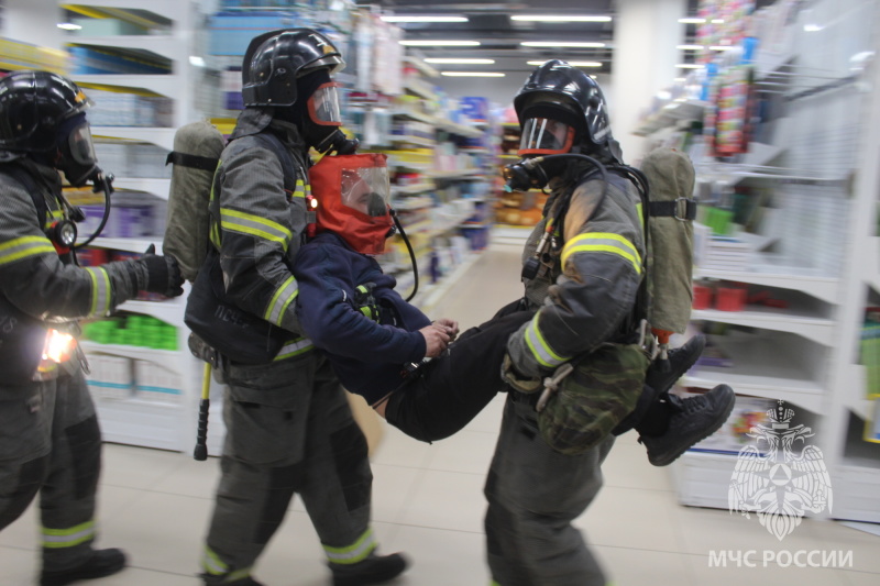 Пожарно-тактические учения прошли в торговом центре МираМикс (21.04.2023)