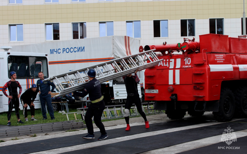 Томские спасатели приняли участие в открытом чемпионате по пожарно-спасательному спорту